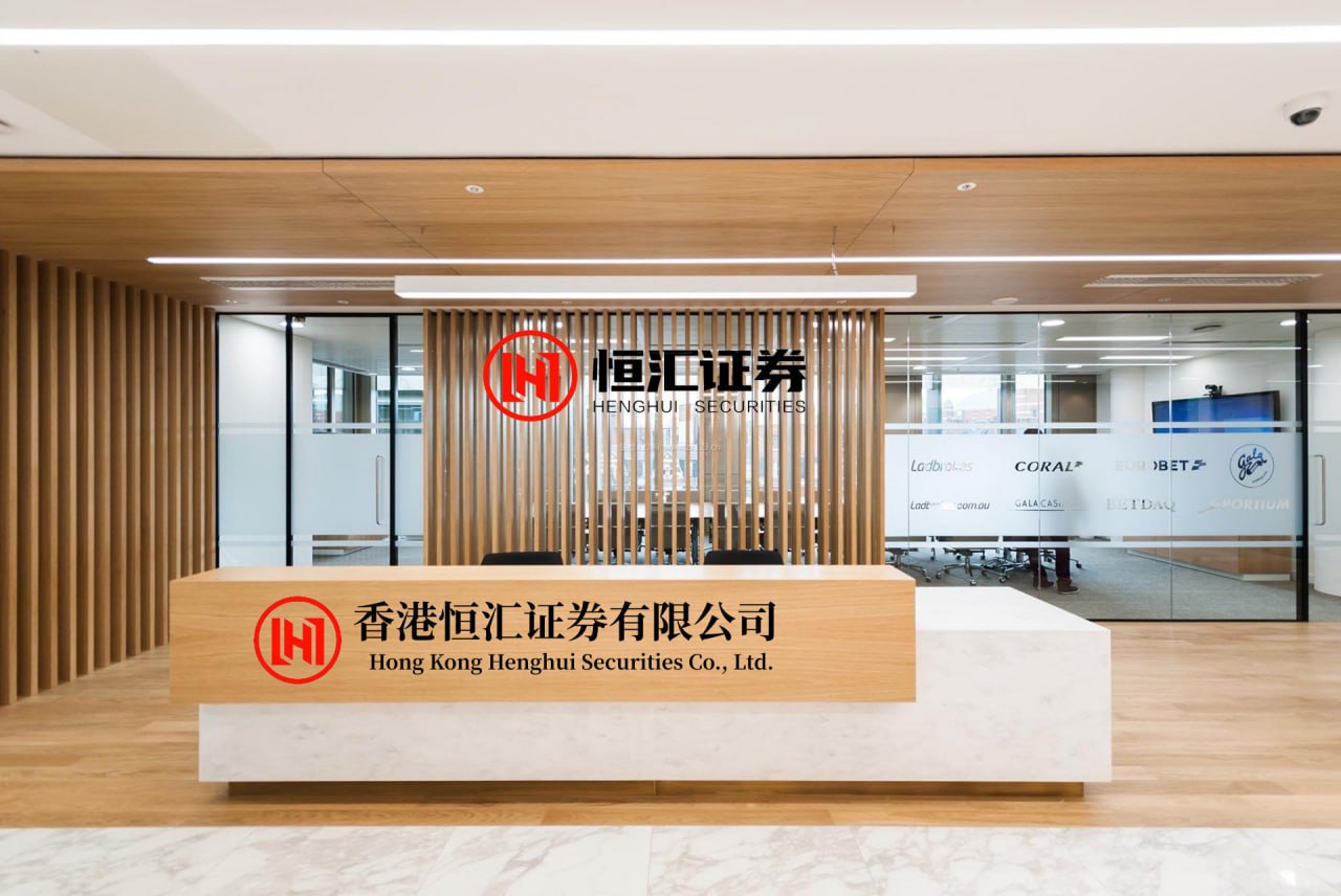 股票配资基本常识 明年，可能中端手机，你也买不起了！据博主@智慧芯片案内人爆料，明年受内存涨价影响最大的是中端机。他透露:“3000元以下的手机受存储涨价影响更大，特别是2000元和1000元的新机。”他还强调:“各家厂商估计都在更新路标了。明年变化会很大。 ”高端机本来就买不起，如今中低端机...